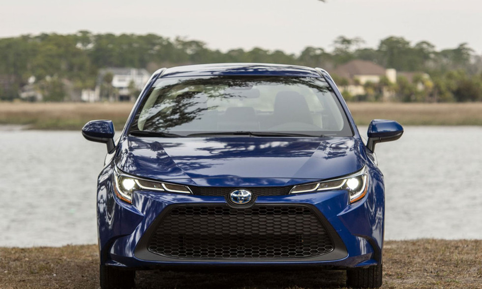 2020 Toyota Corolla Hybrid LE front design