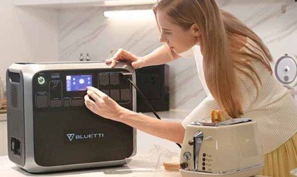 Bluetti AC200 Portable Solar Power Station
