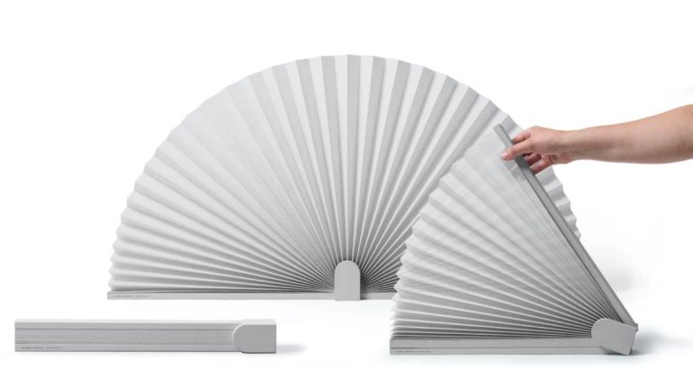 Friendly Border Fan Desk Divider