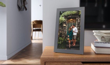Meural WiFi Photo Frame digital picture display