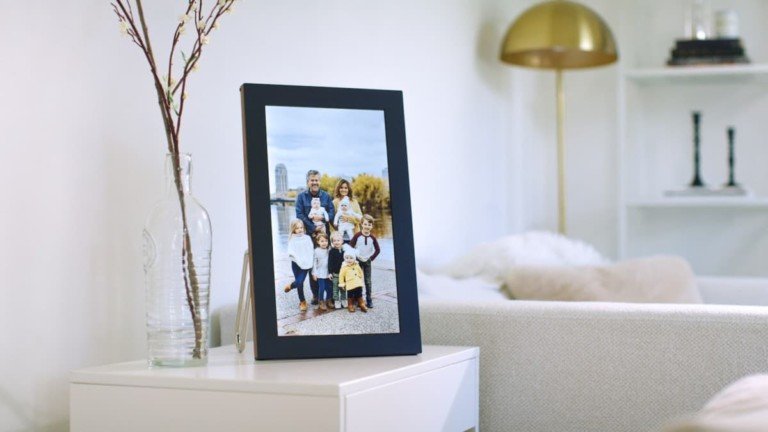 Meural WiFi Photo Frame digital picture display