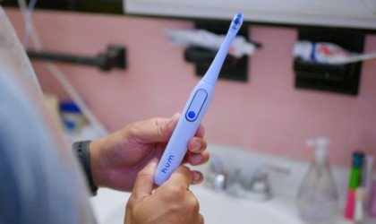 Colgate Hum Smart Electric Toothbrush