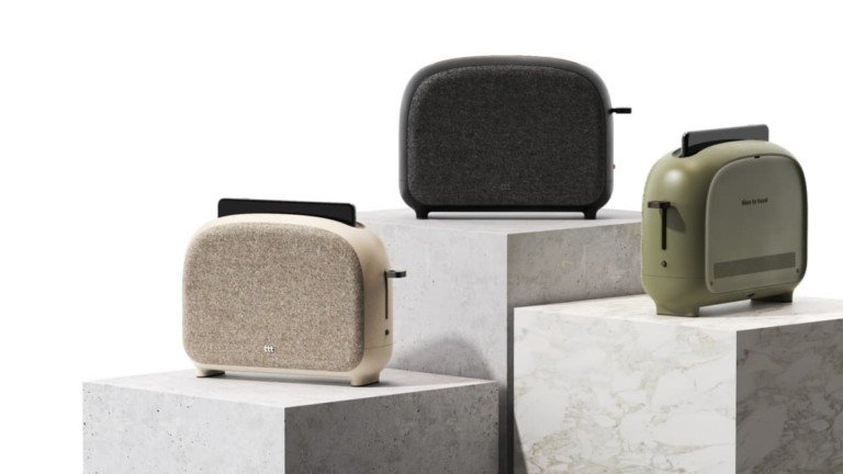 time to toast Smartphone Sterilizer and Charger