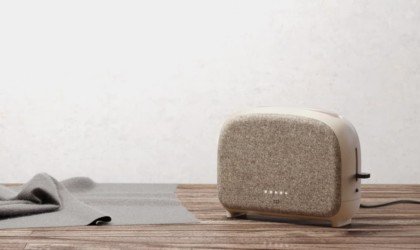 time to toast Smartphone Sterilizer and Charger