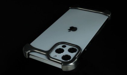 Arc Pulse reinvented iPhone 12 case