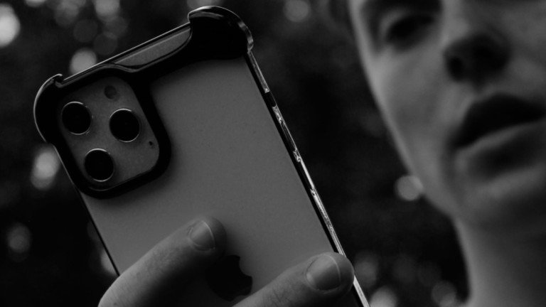 Arc Pulse reinvented iPhone 12 case
