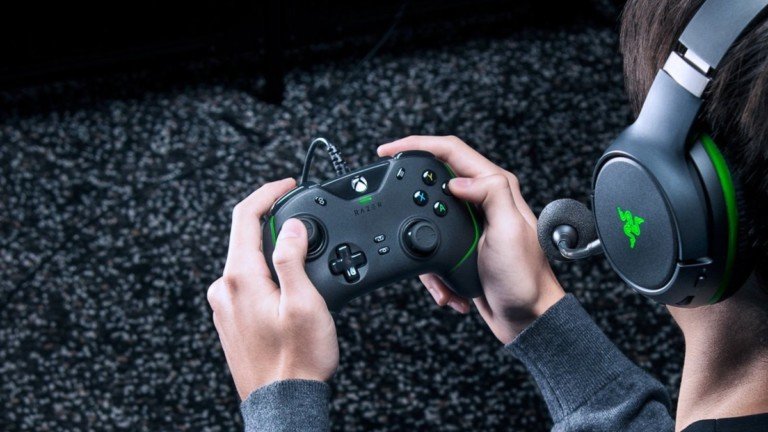 Razer Wolverine V2 Xbox Series X wired gaming controller