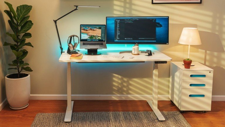 Autonomous SmartDesk 4 advanced standing desk