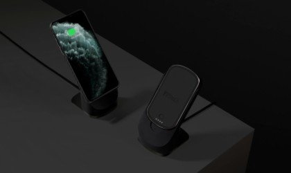PITAKA MagEZ Juice power bank and charging dock