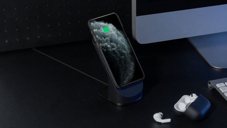 PITAKA MagEZ Juice power bank and charging dock
