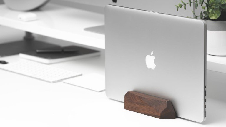 Oakywood Laptop Dock Vertical Wooden Stand