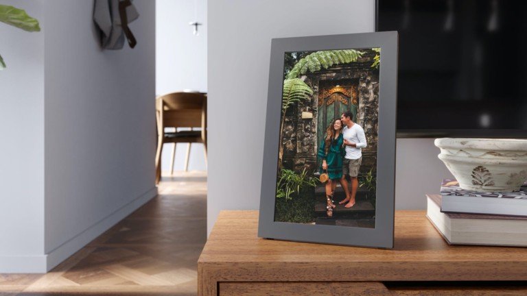 Meural WiFi Photo Frame digital picture display