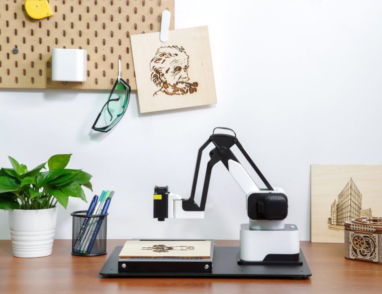 Hexbot Versatile Desktop Robot Arm