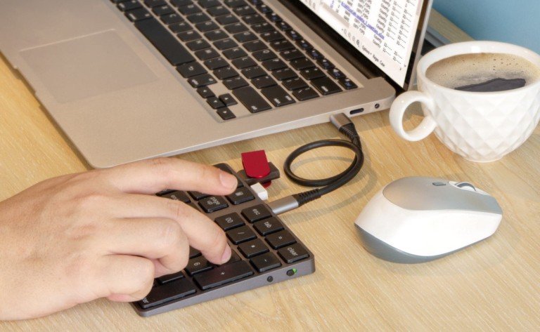 VOAMOKO USB-C Numeric Keypad Bluetooth Numpad