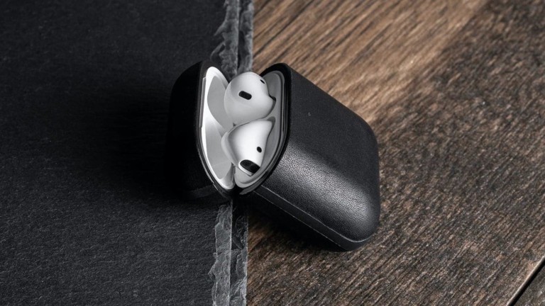 Nomad Rugged Case AirPods wireless charging cover