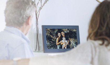 Meural WiFi Photo Frame digital picture display