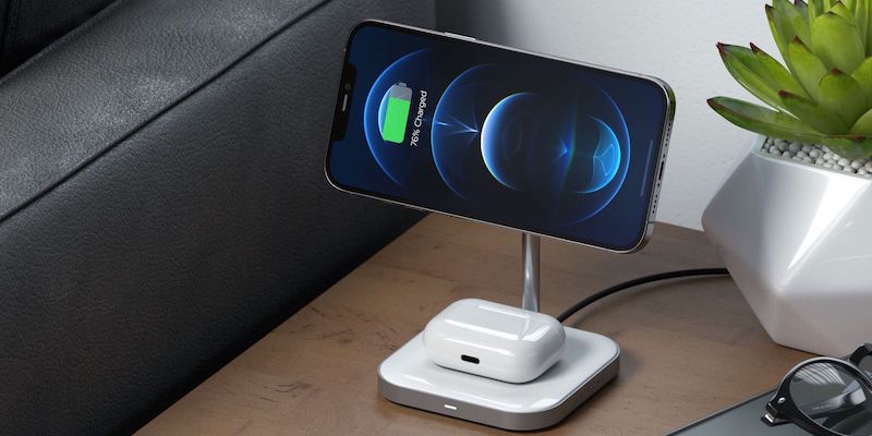 Satechi Magnetic 2-in-1 Wireless Charging Stand