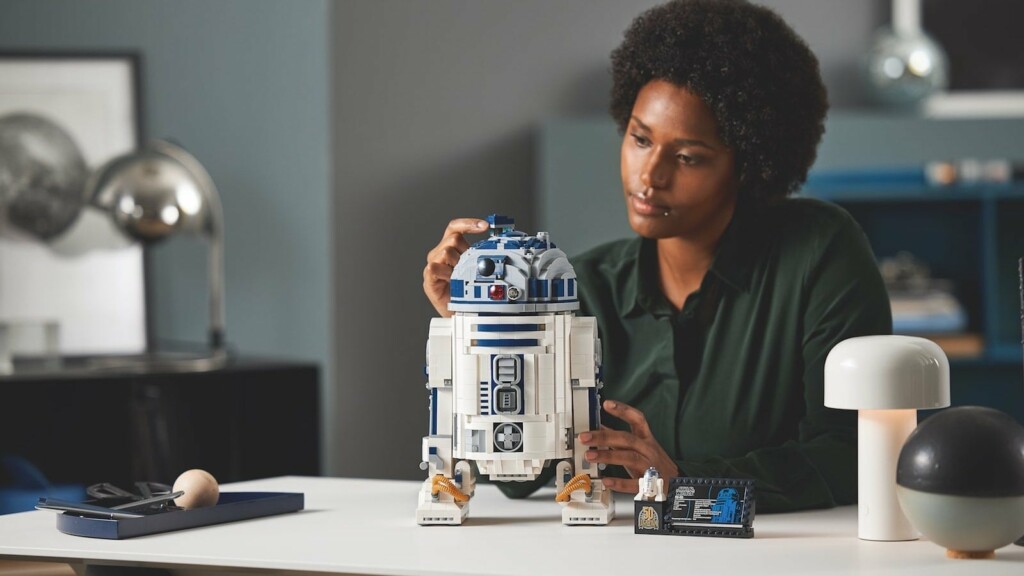 LEGO Star Wars R2 D2 construction set