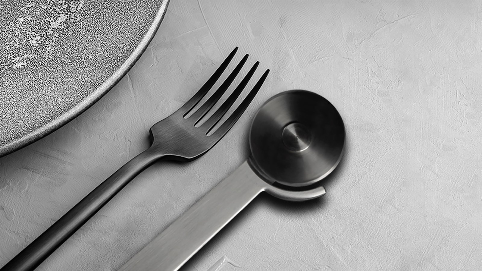 M2Pro next-gen pizza cutter replaces your ineffective knife in your flatware setup