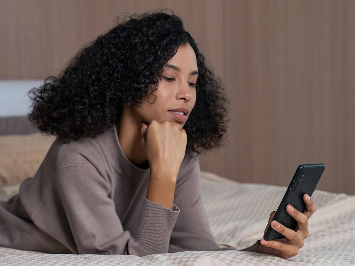 BOOX Palma mobile ePaper delivers comfort and phone-like features for reading on the go