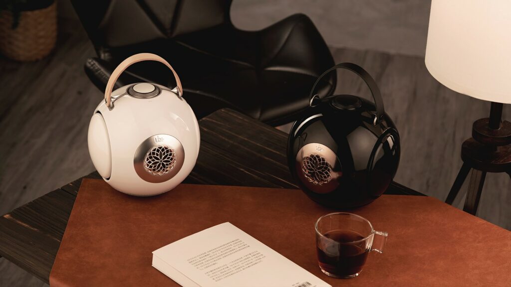 This image has an empty alt attribute; its file name is UB-DB-Artistic-Double-Bass-Portable-Speaker-04-1024x576.jpg