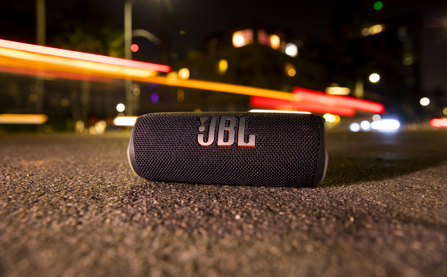 JBL Flip 6 Outside