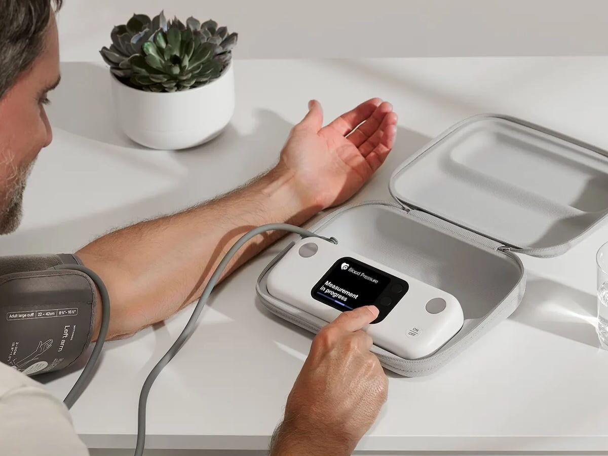 Withings BPM Vision: Smart Blood Pressure Monitor with Superior Ease of Use & Accuracy